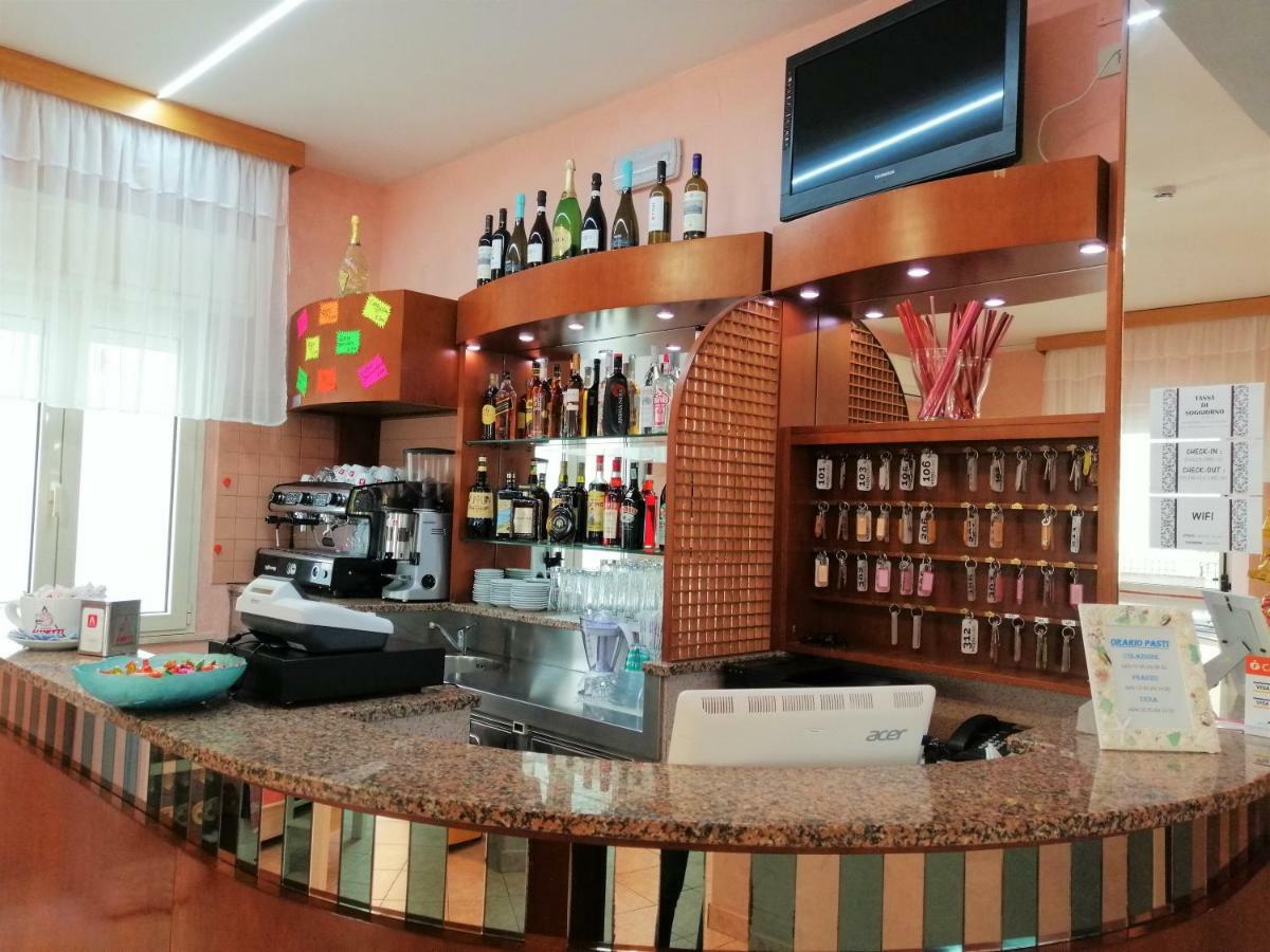 Hotel Alba リミニ エクステリア 写真